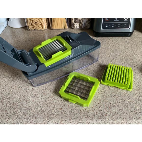 Mueller Onion Chopper, Vegetable Chopper with Container - Picture 2 of 9